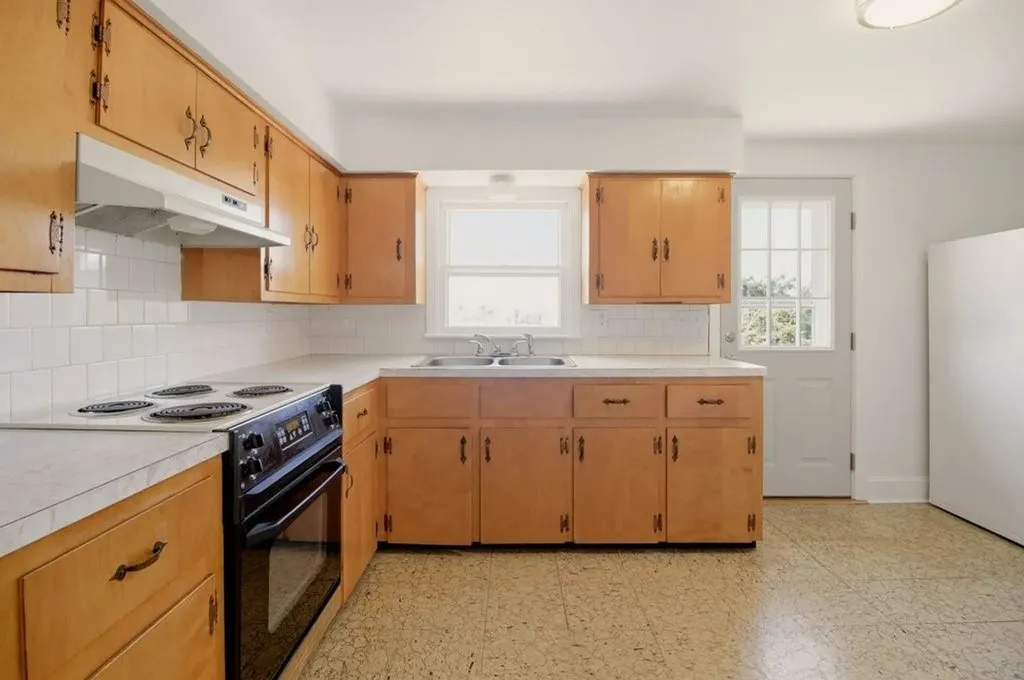 55 Mixter Street Middletown RI 02842