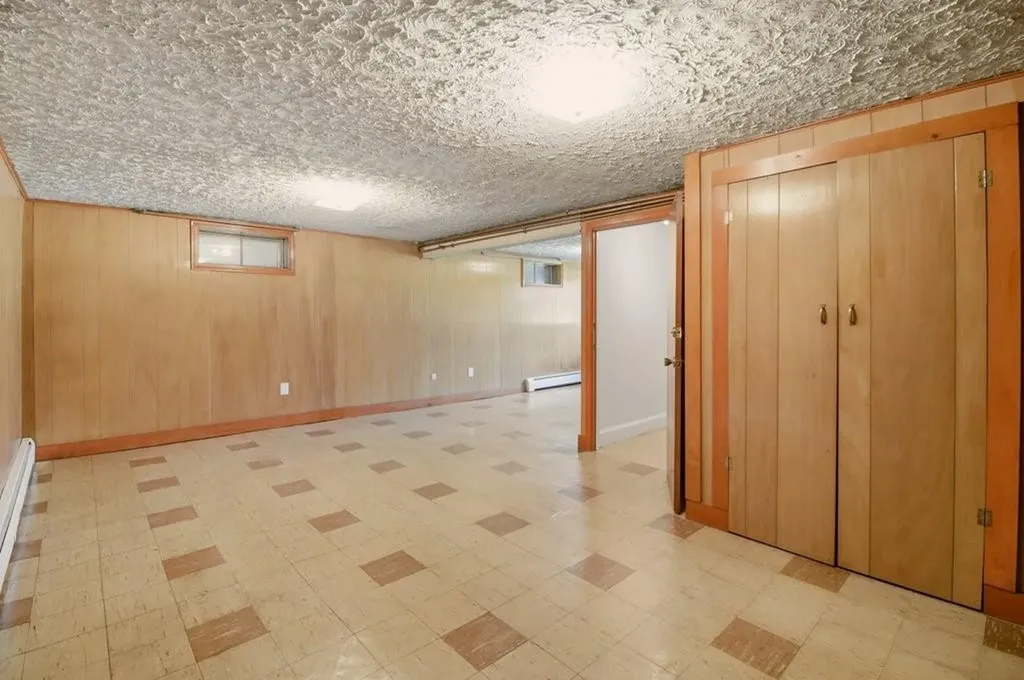 55 Mixter Street Middletown RI 02842