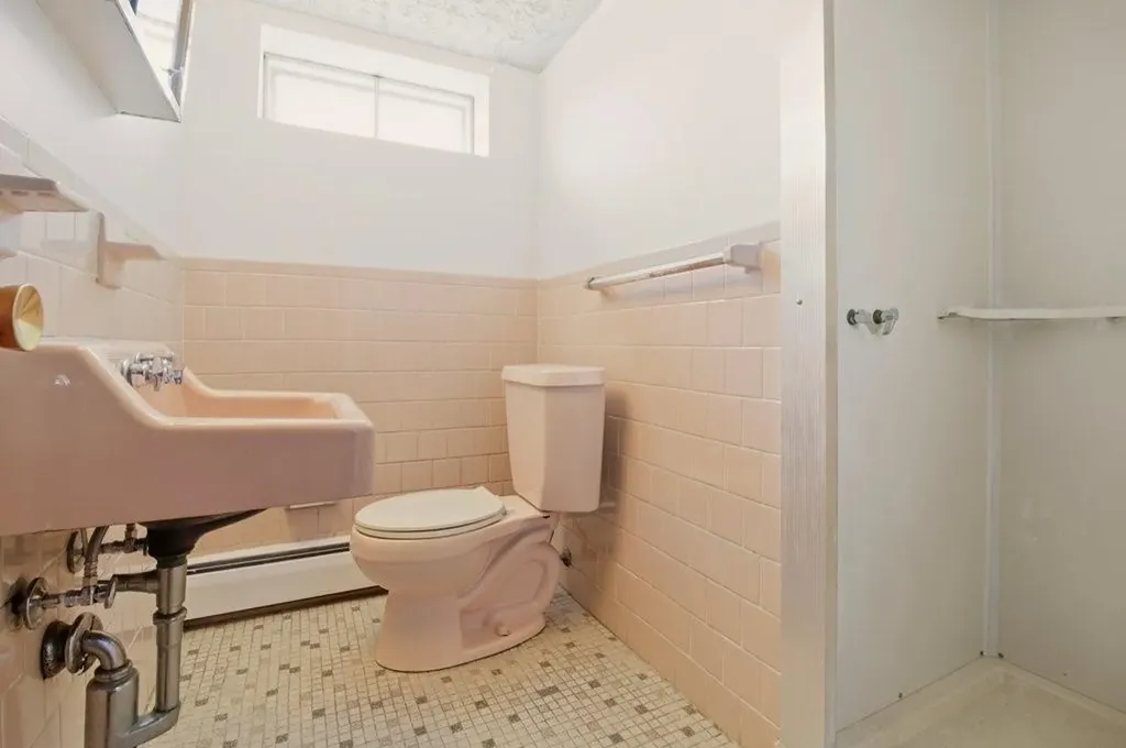 55 Mixter Street Middletown RI 02842