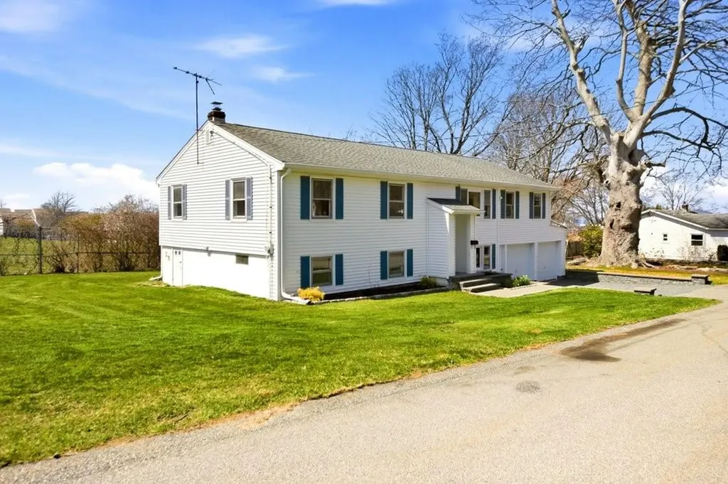 55 Mixter Street Middletown RI 02842