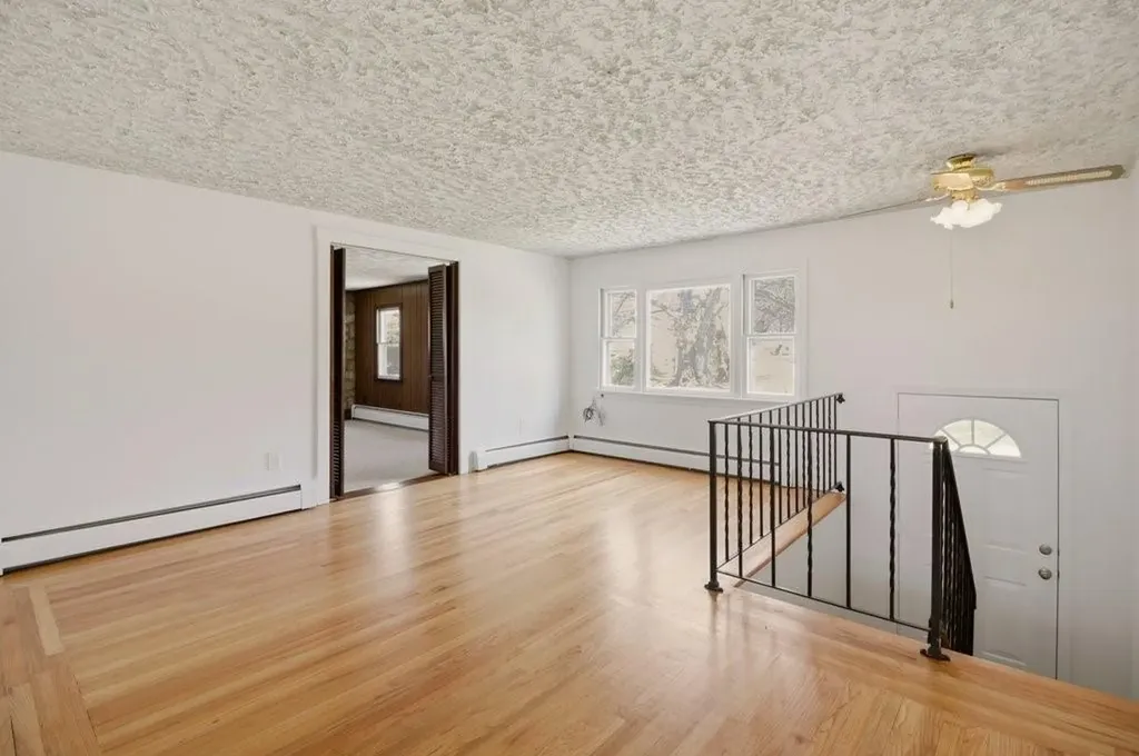 55 Mixter Street Middletown RI 02842