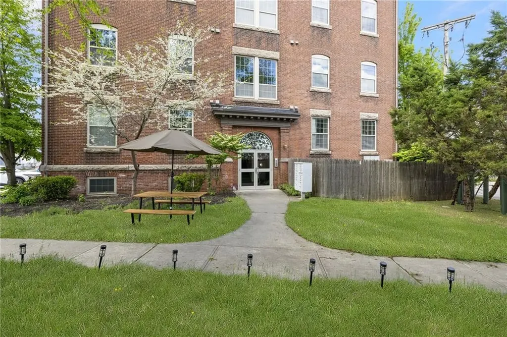 39 Webster Street Pawtucket RI 02860