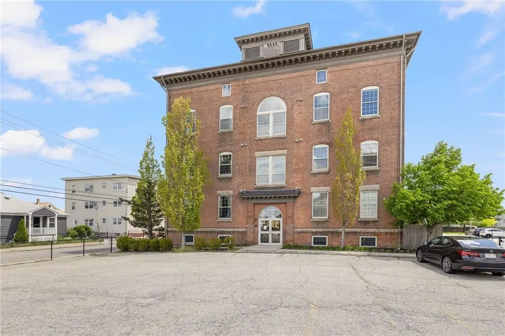 39 Webster Street Pawtucket RI 02860