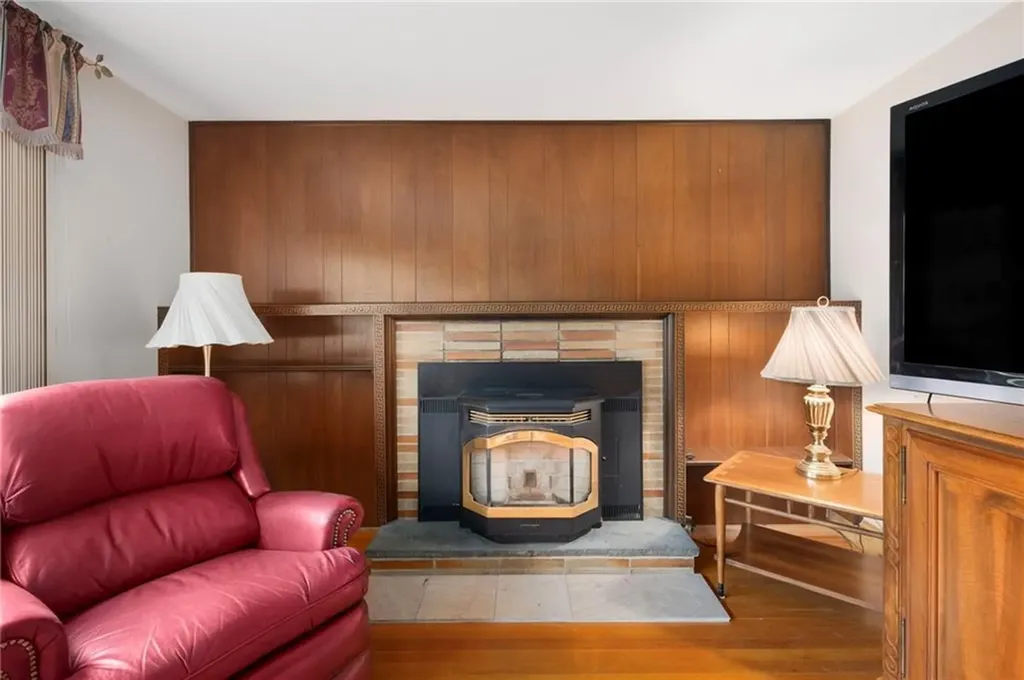 45 Barren Hill Drive Warwick RI 02886