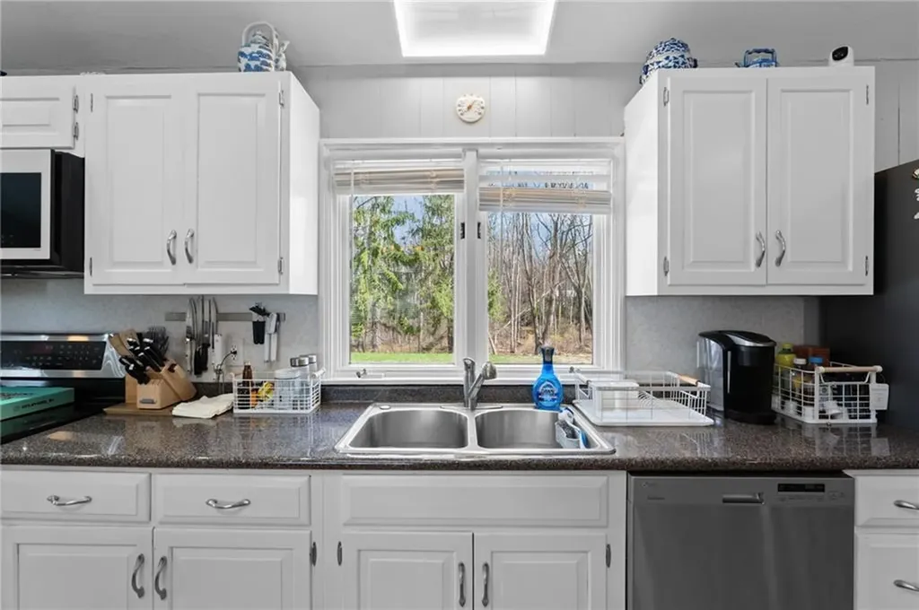 77 Woodlawn Avenue North Providence RI 02904