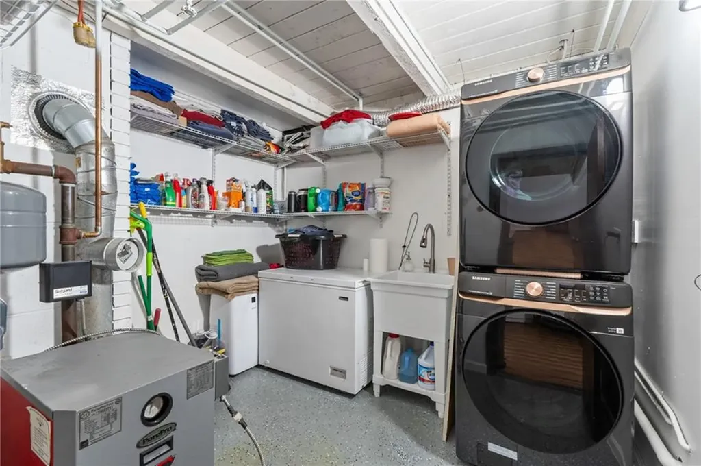 77 Woodlawn Avenue North Providence RI 02904