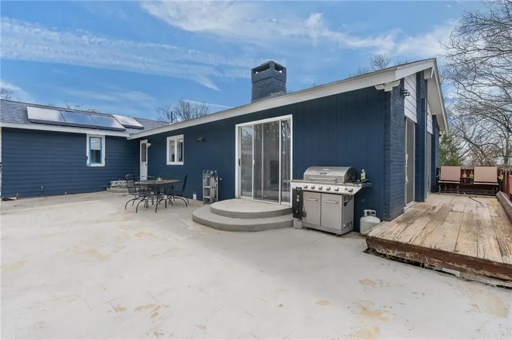77 Woodlawn Avenue North Providence RI 02904