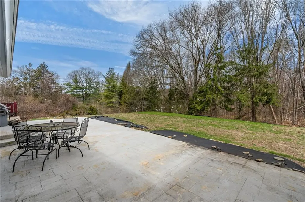 77 Woodlawn Avenue North Providence RI 02904