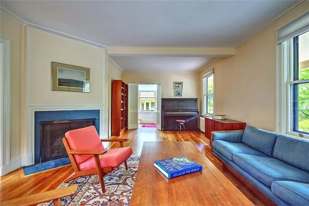 22 Irving Avenue Providence RI 02906