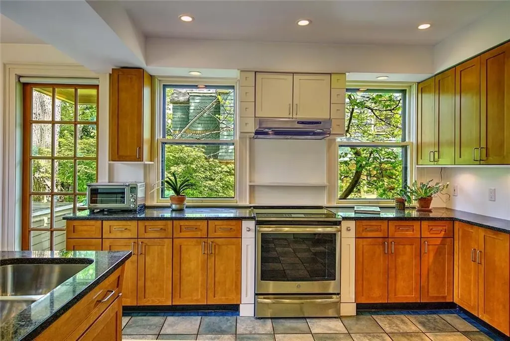 22 Irving Avenue Providence RI 02906