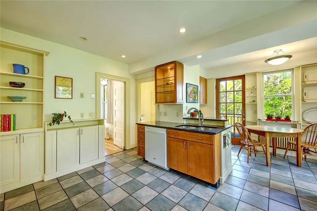 22 Irving Avenue Providence RI 02906