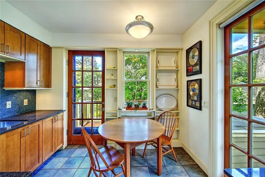 22 Irving Avenue Providence RI 02906