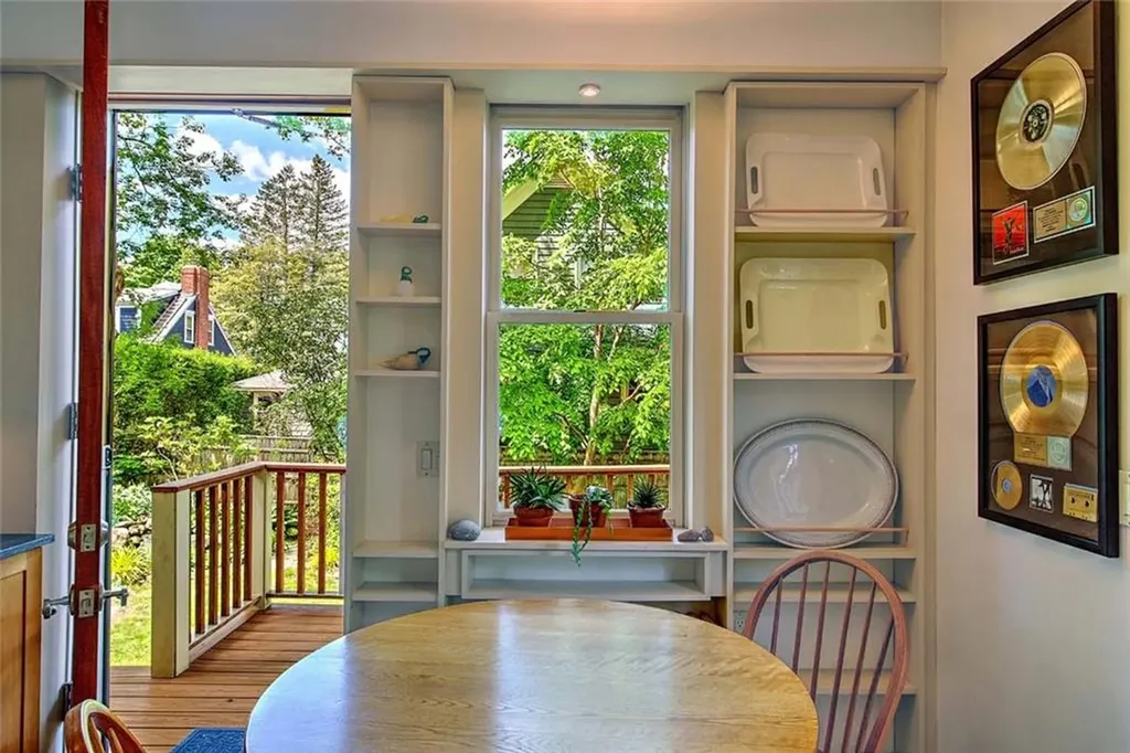 22 Irving Avenue Providence RI 02906