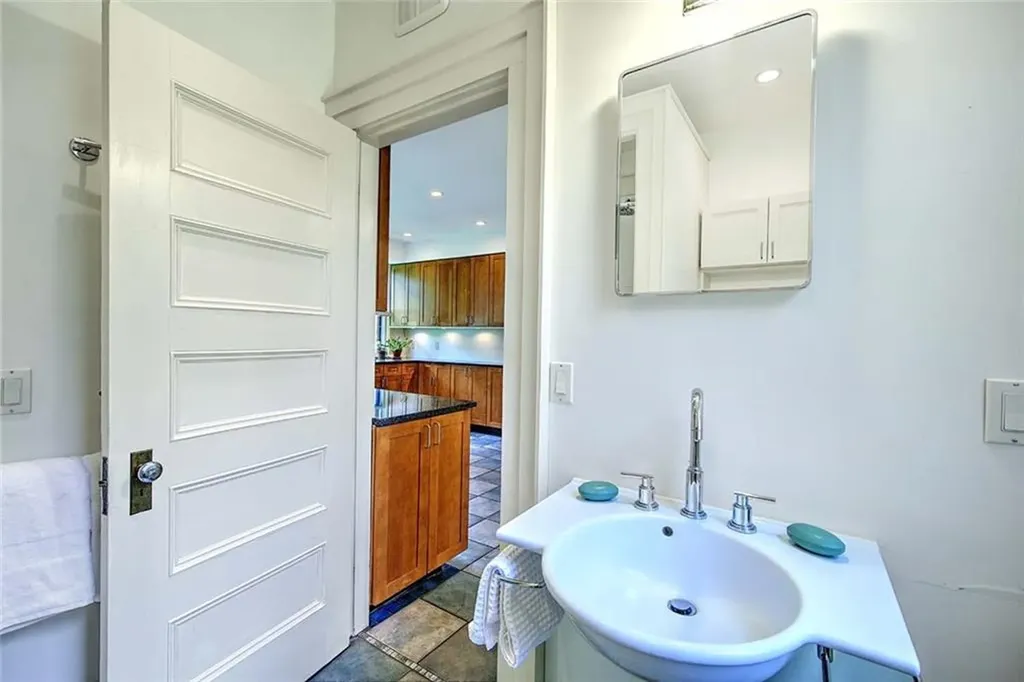 22 Irving Avenue Providence RI 02906