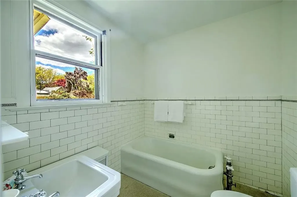 22 Irving Avenue Providence RI 02906