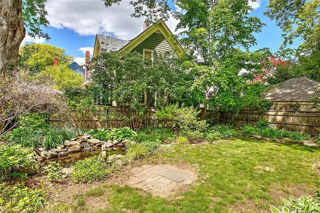 22 Irving Avenue Providence RI 02906