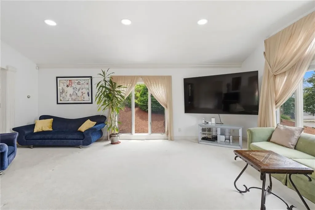 125 Old Mendon Road Cumberland RI 02864