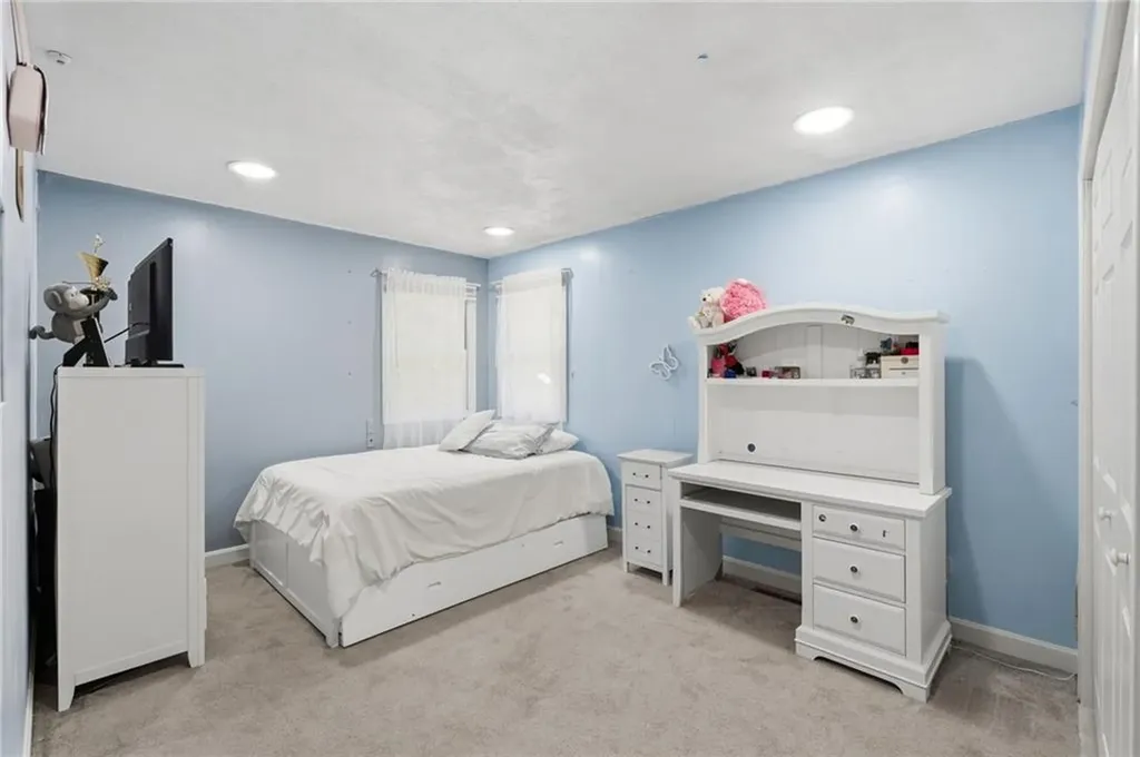 125 Old Mendon Road Cumberland RI 02864