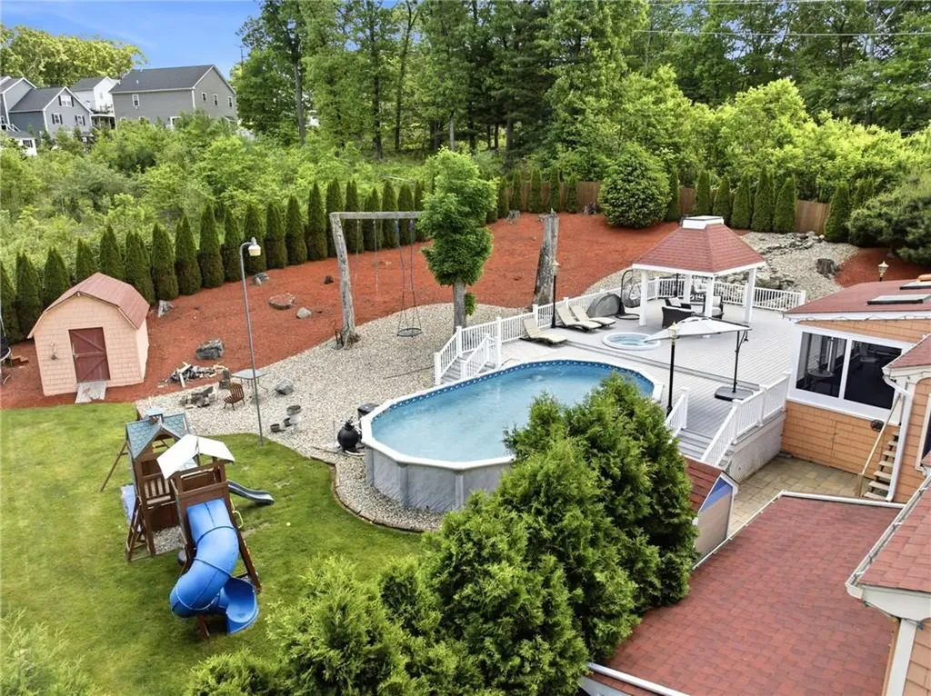 125 Old Mendon Road Cumberland RI 02864