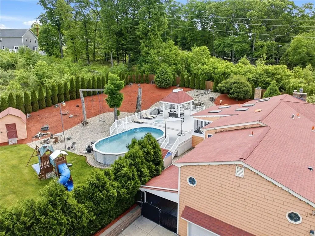 125 Old Mendon Road Cumberland RI 02864