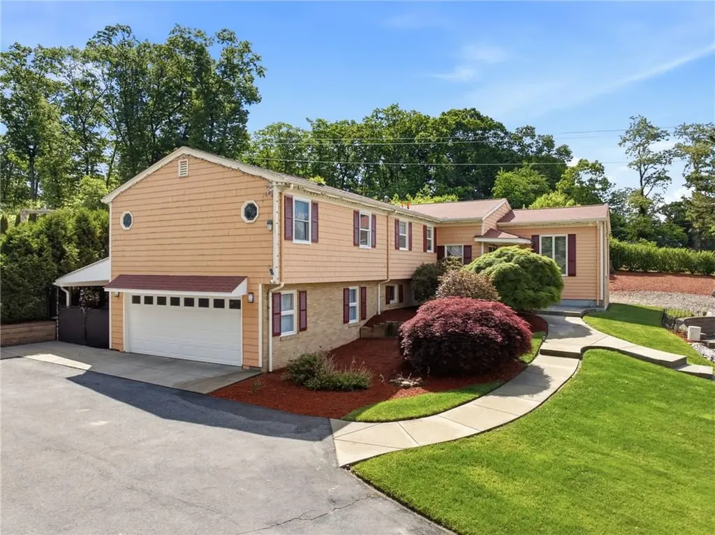 125 Old Mendon Road Cumberland RI 02864