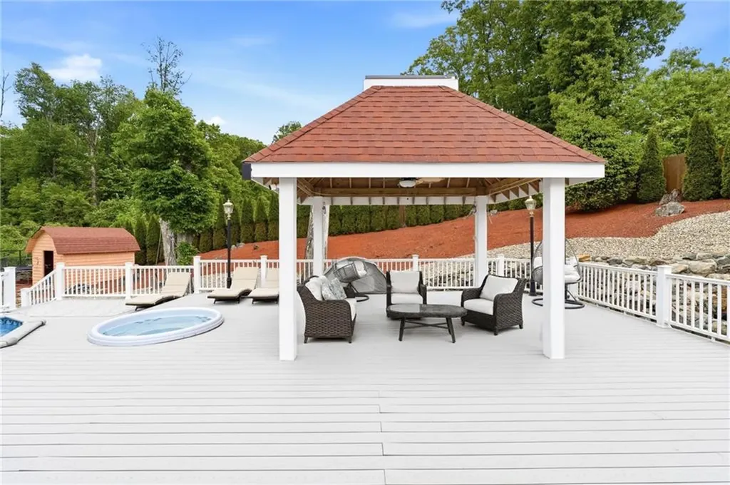 125 Old Mendon Road Cumberland RI 02864