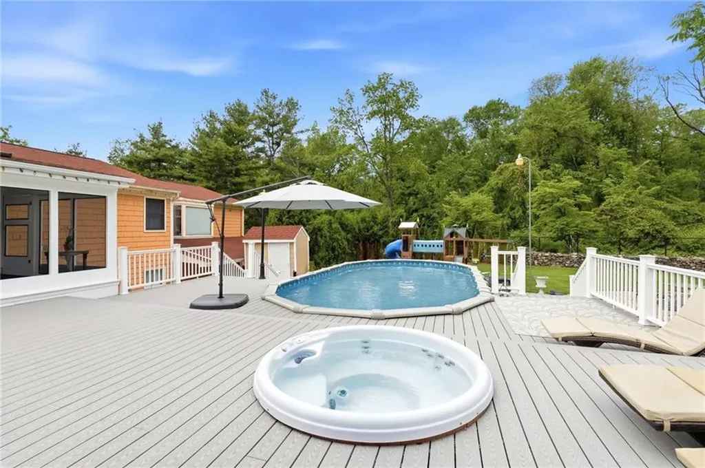 125 Old Mendon Road Cumberland RI 02864