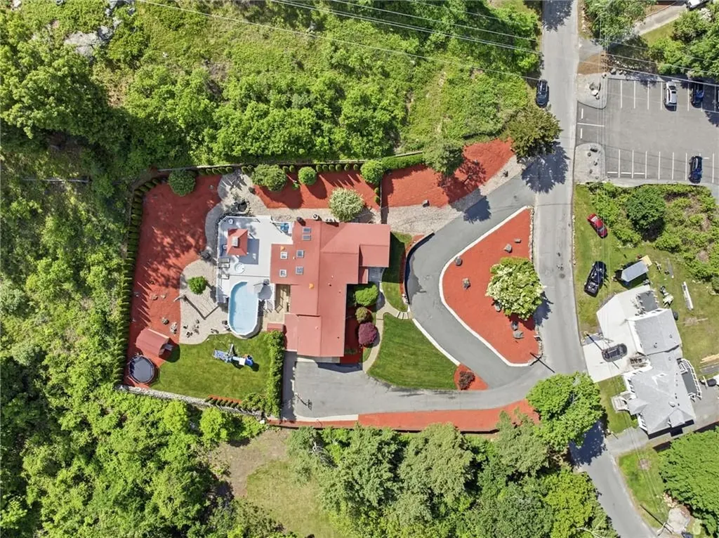125 Old Mendon Road Cumberland RI 02864