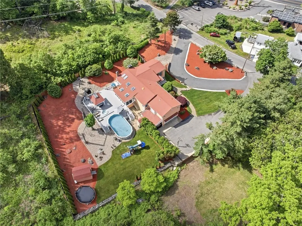 125 Old Mendon Road Cumberland RI 02864