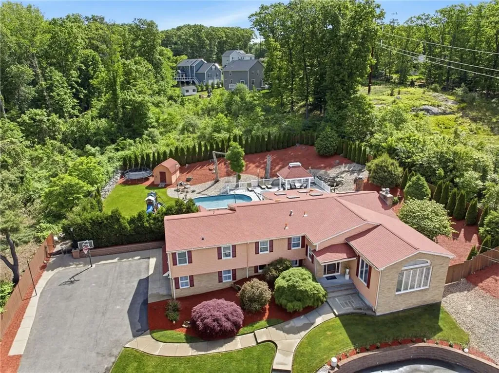 125 Old Mendon Road Cumberland RI 02864