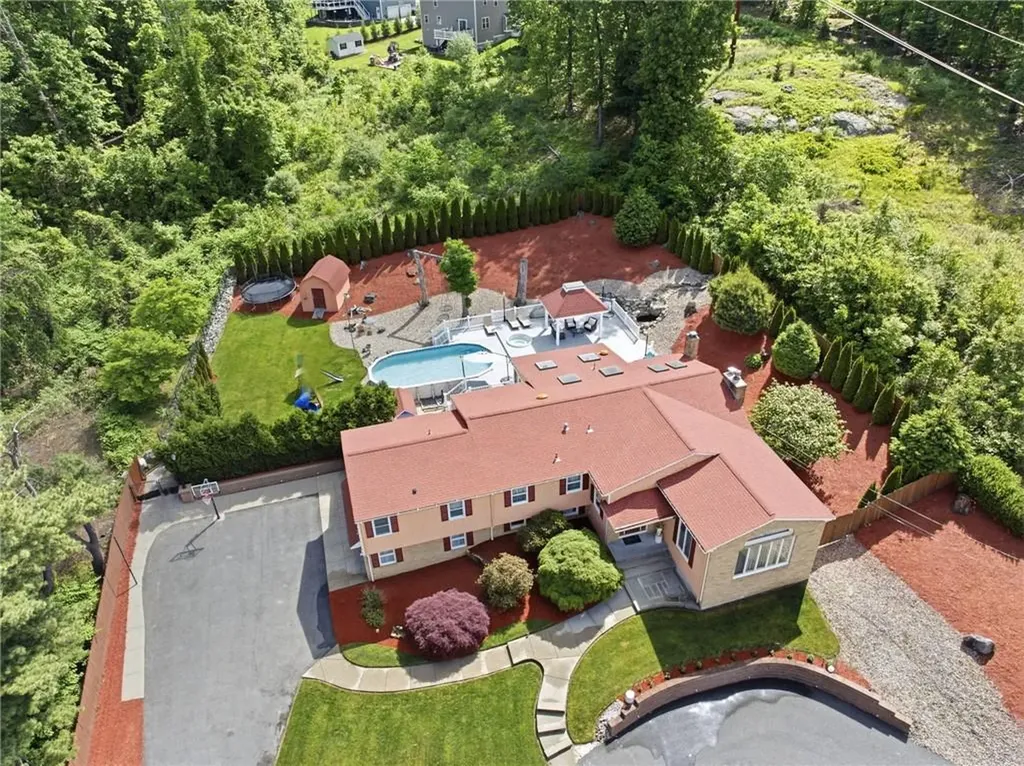 125 Old Mendon Road Cumberland RI 02864