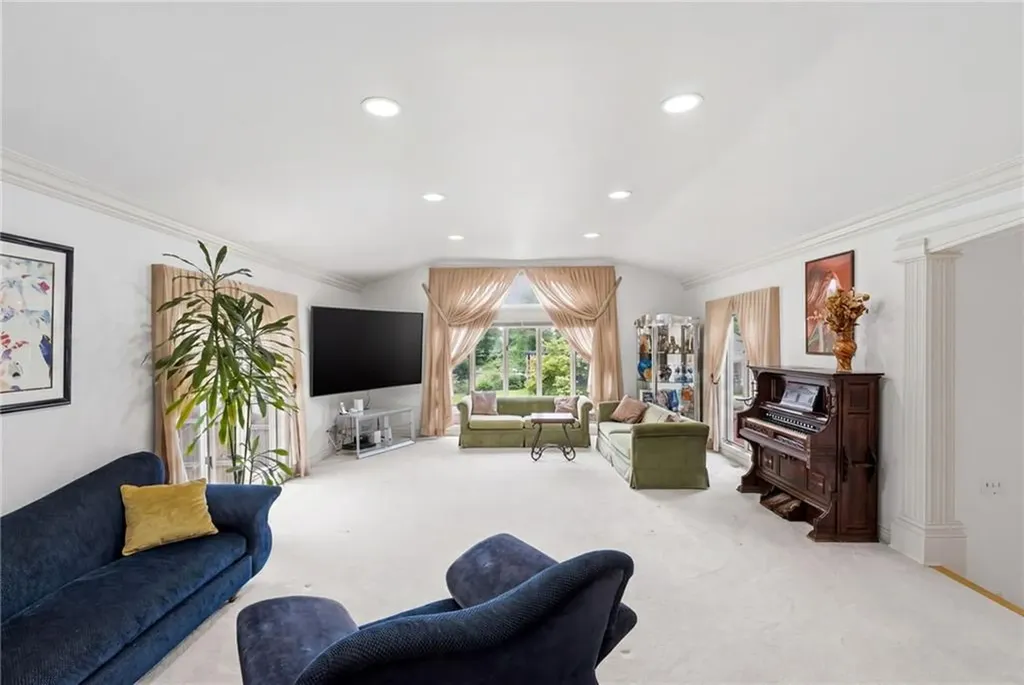 125 Old Mendon Road Cumberland RI 02864