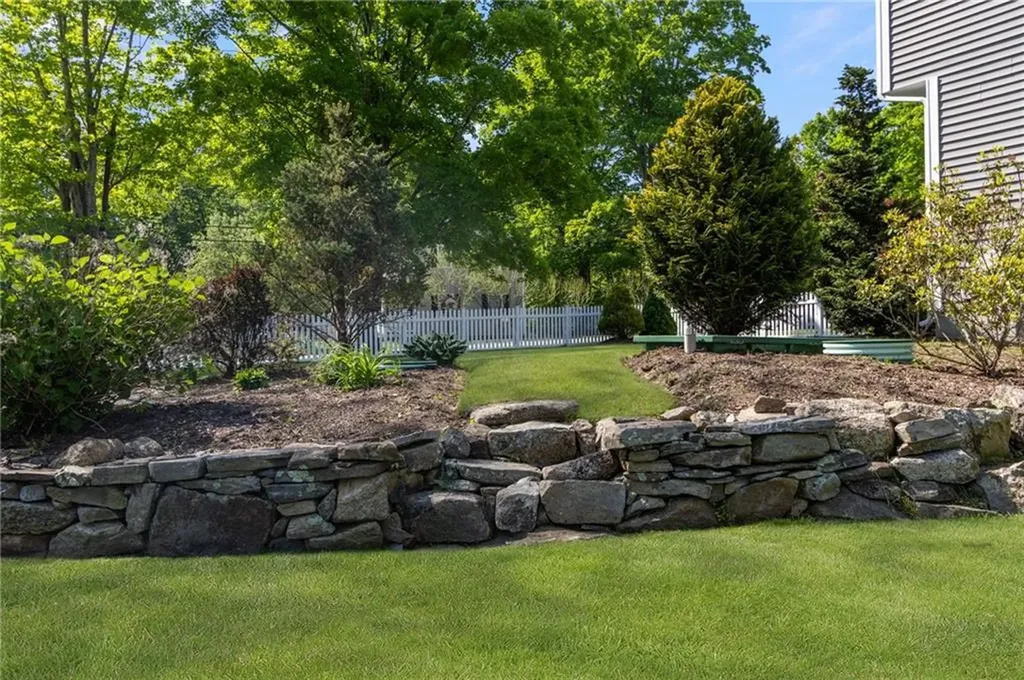 23 Clinton Avenue Scituate RI 02831