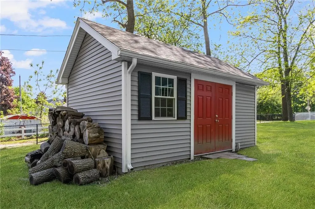 23 Clinton Avenue Scituate RI 02831