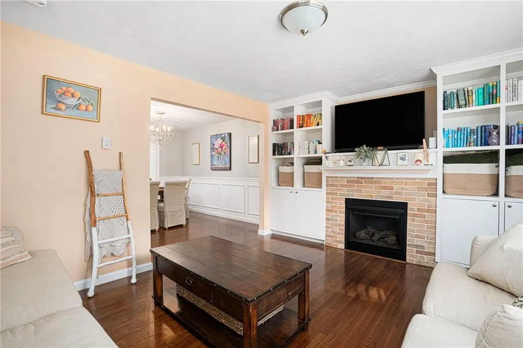 23 Clinton Avenue Scituate RI 02831