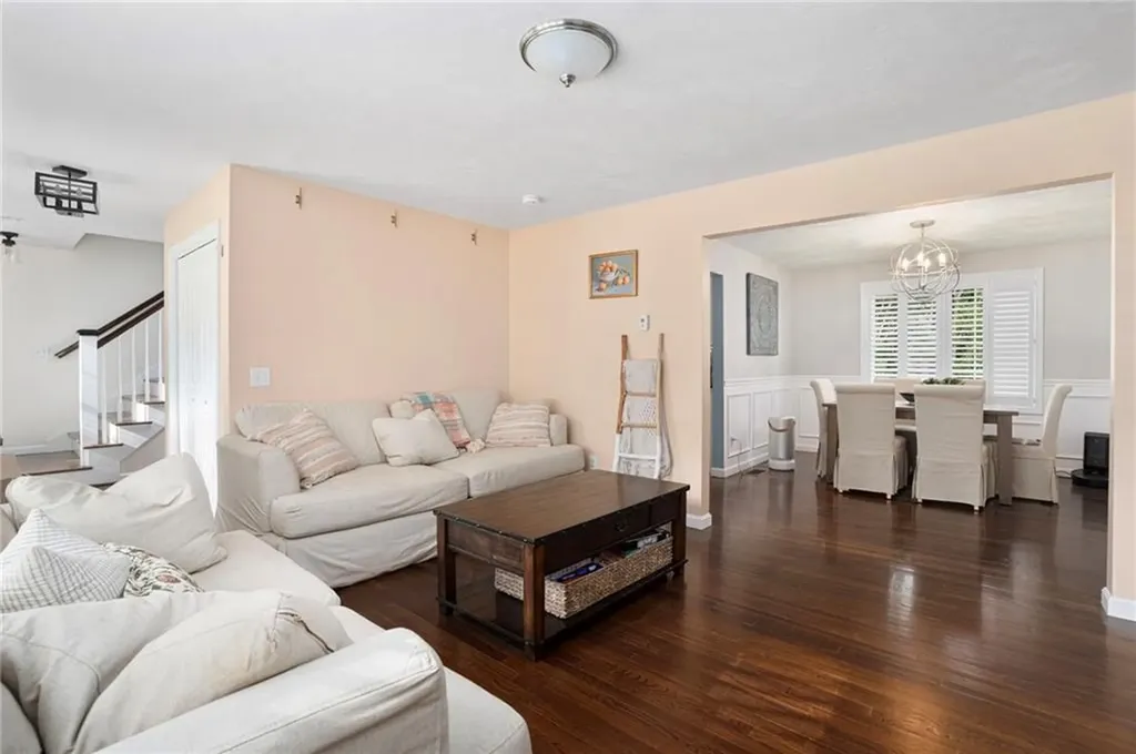 23 Clinton Avenue Scituate RI 02831