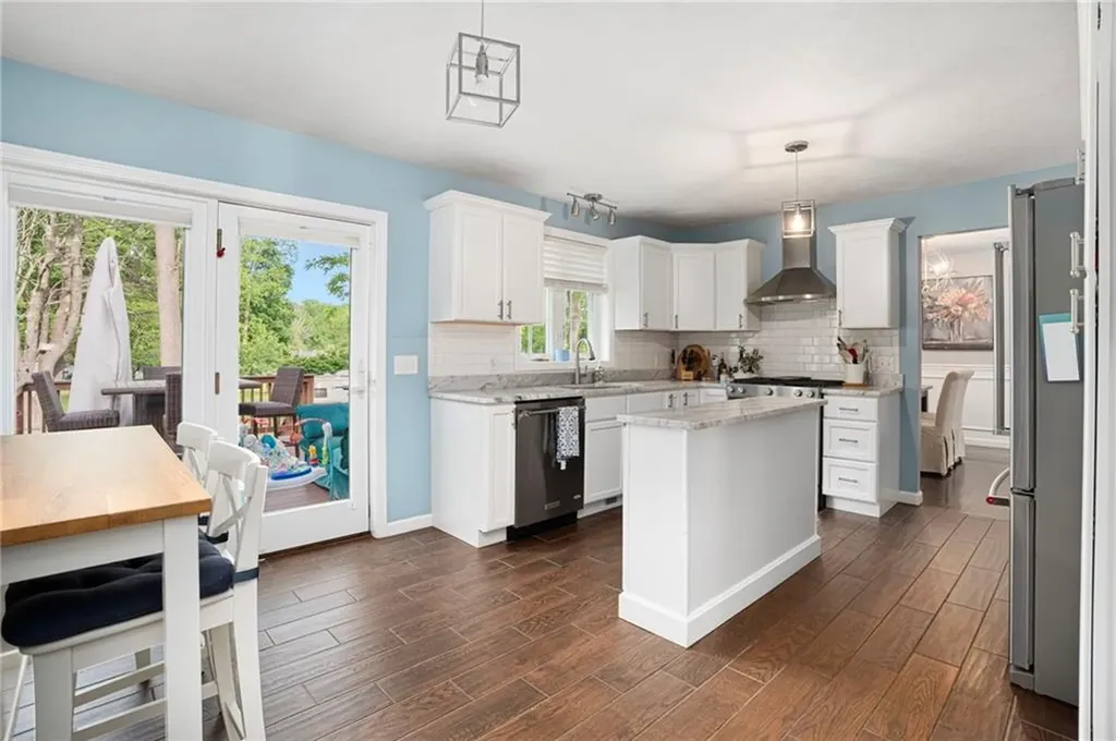 23 Clinton Avenue Scituate RI 02831
