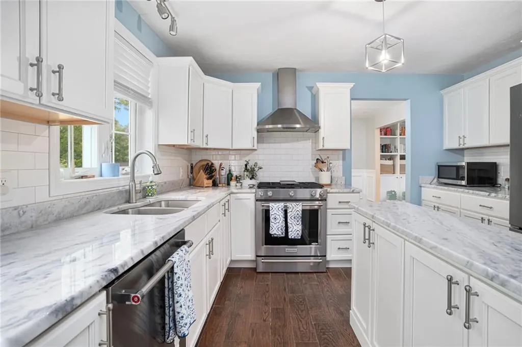 23 Clinton Avenue Scituate RI 02831