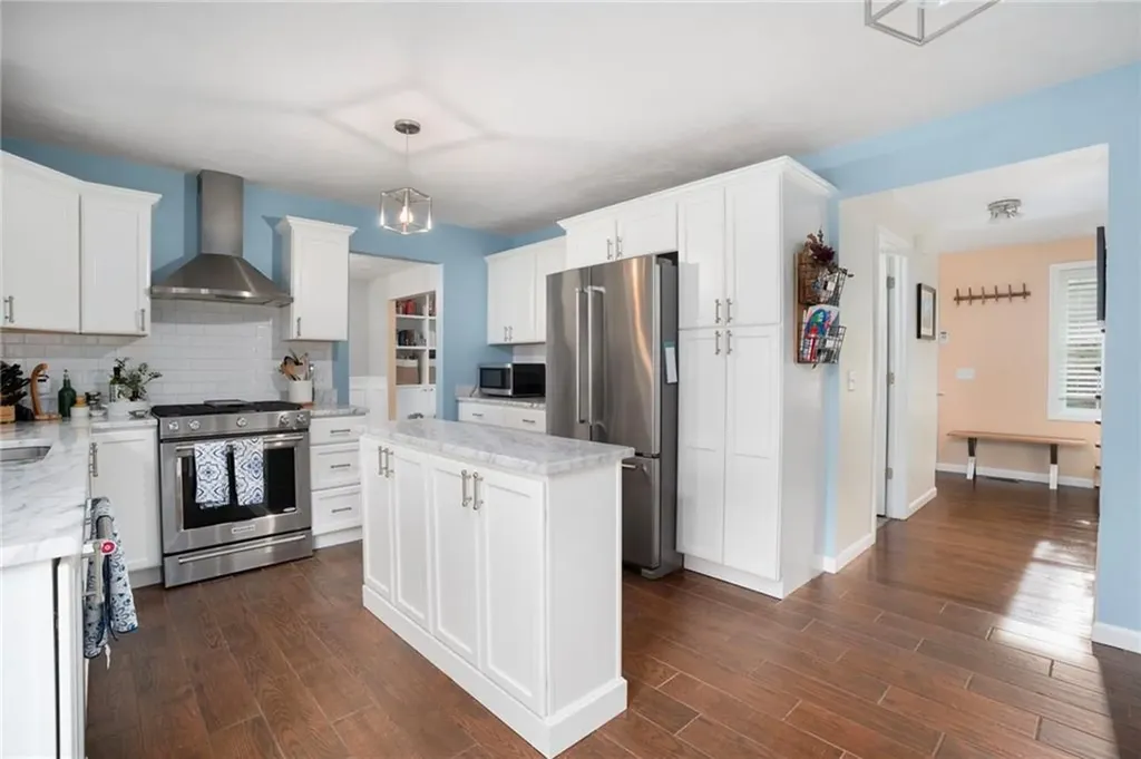23 Clinton Avenue Scituate RI 02831