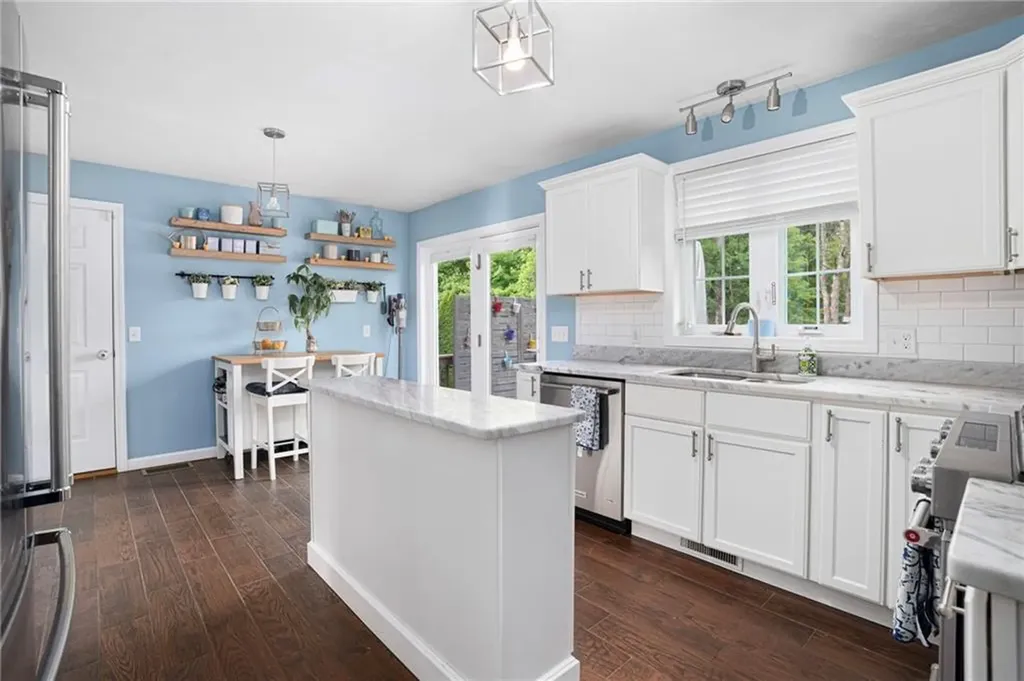 23 Clinton Avenue Scituate RI 02831