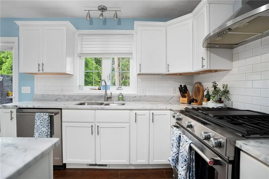 23 Clinton Avenue Scituate RI 02831