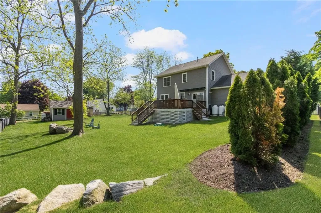 23 Clinton Avenue Scituate RI 02831