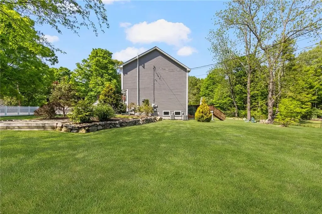 23 Clinton Avenue Scituate RI 02831