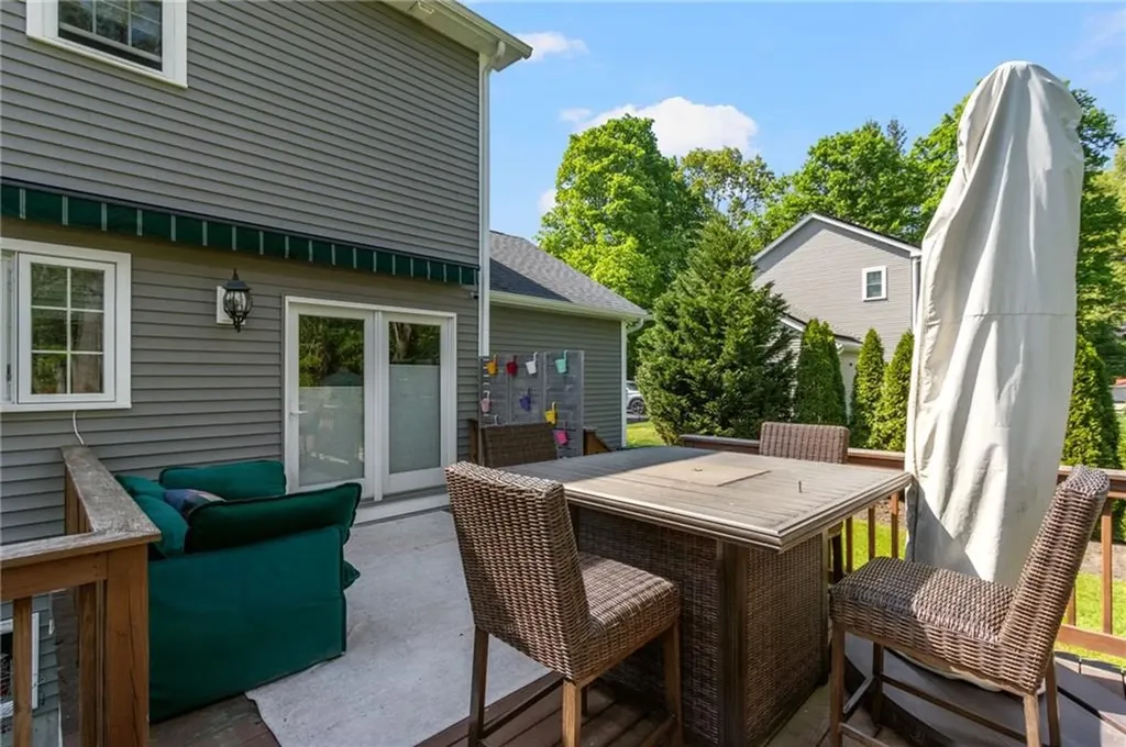 23 Clinton Avenue Scituate RI 02831