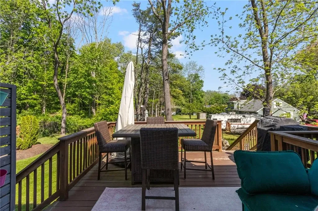23 Clinton Avenue Scituate RI 02831