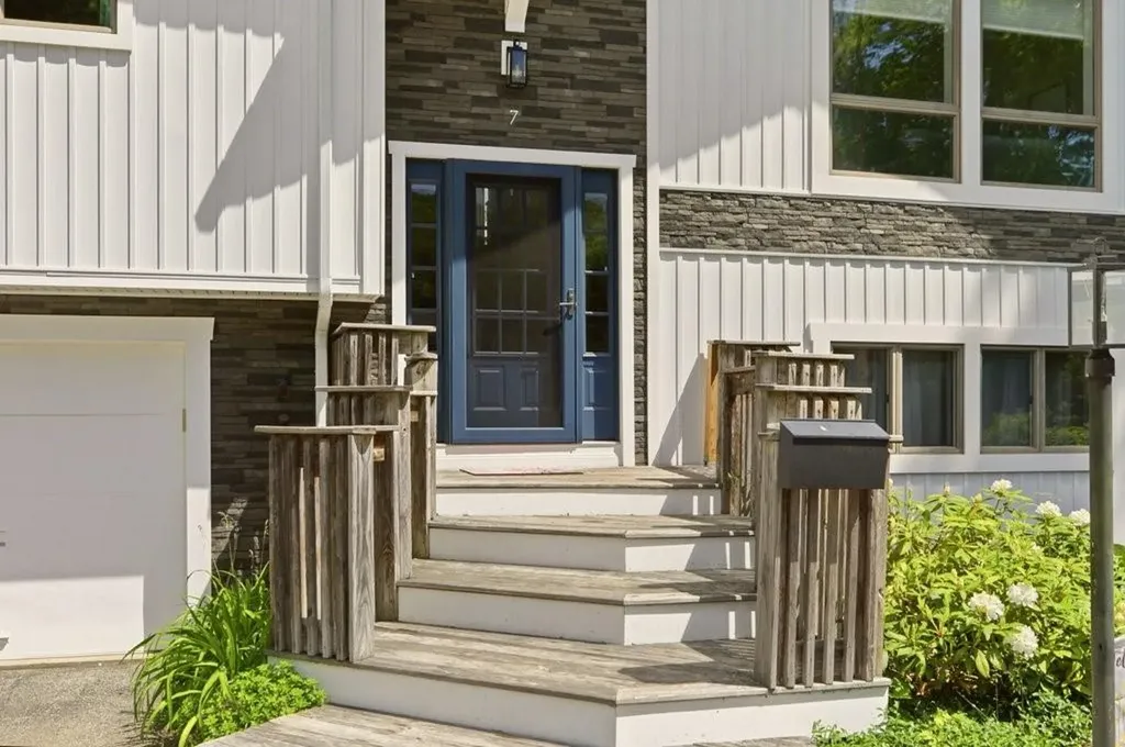 7 Friar Tuck Road Warwick RI 02886