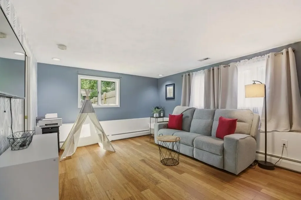 7 Friar Tuck Road Warwick RI 02886