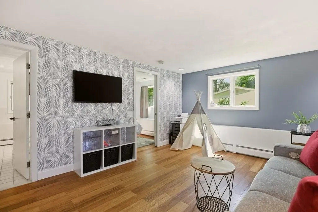 7 Friar Tuck Road Warwick RI 02886