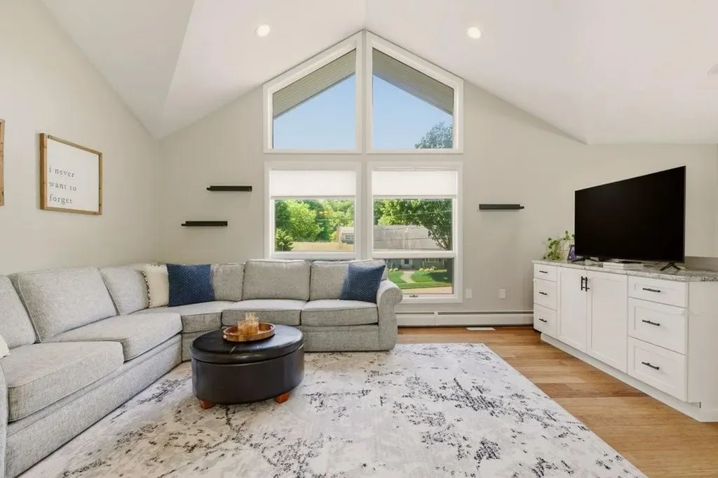 7 Friar Tuck Road Warwick RI 02886