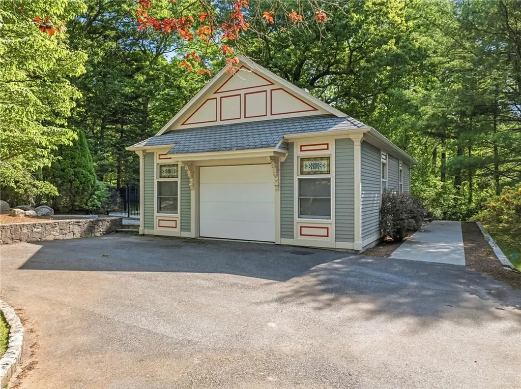 396 Love Lane Warwick RI 02818